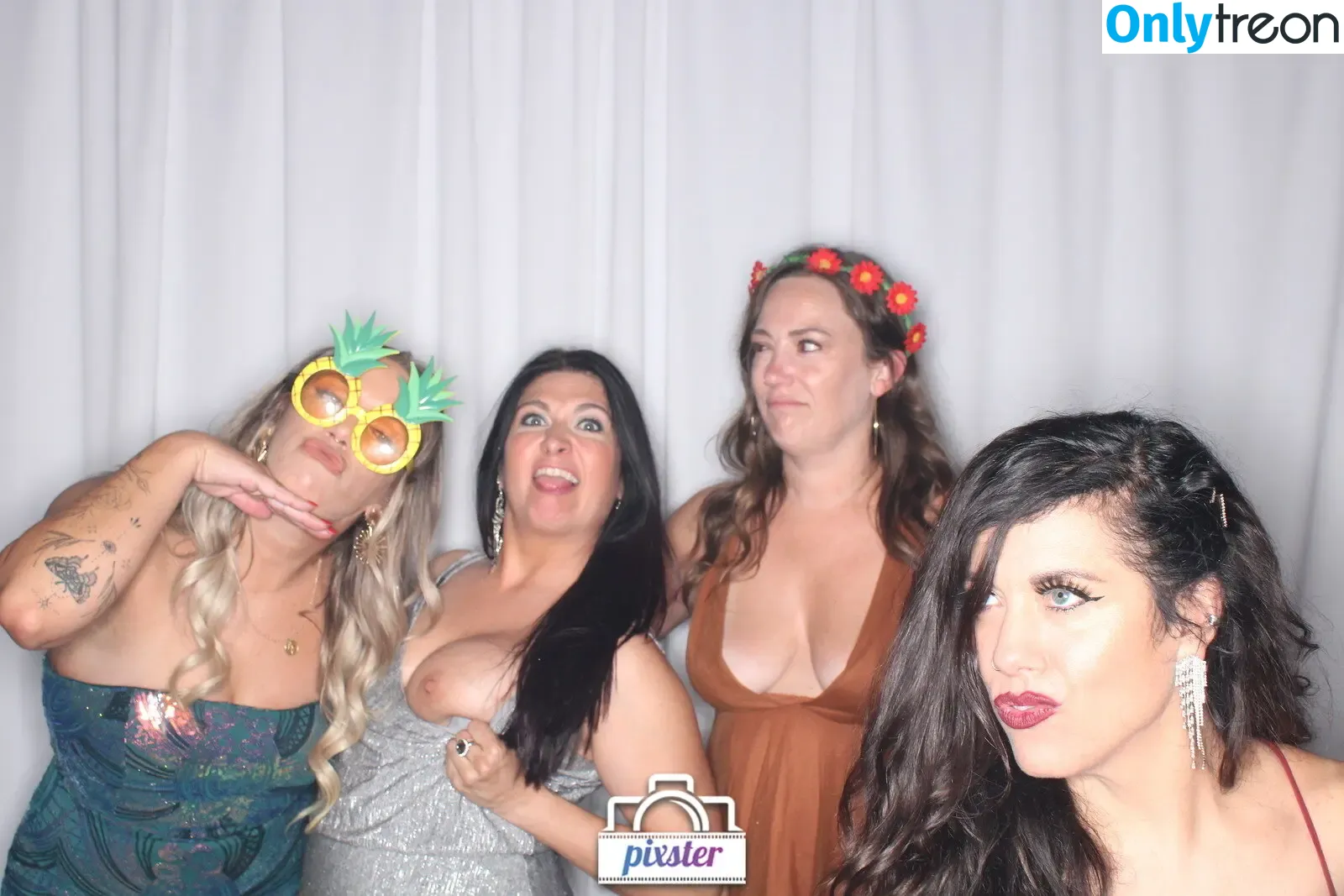 Photobox Flashes nude photo #0090 (Photobox Flashes)