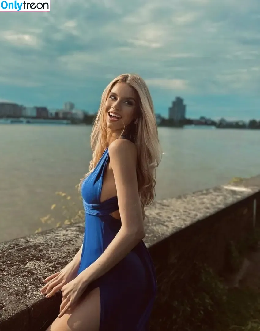 Pia-Sophie Remmel nude photo #0001 (Pia-Sophie Remmel)