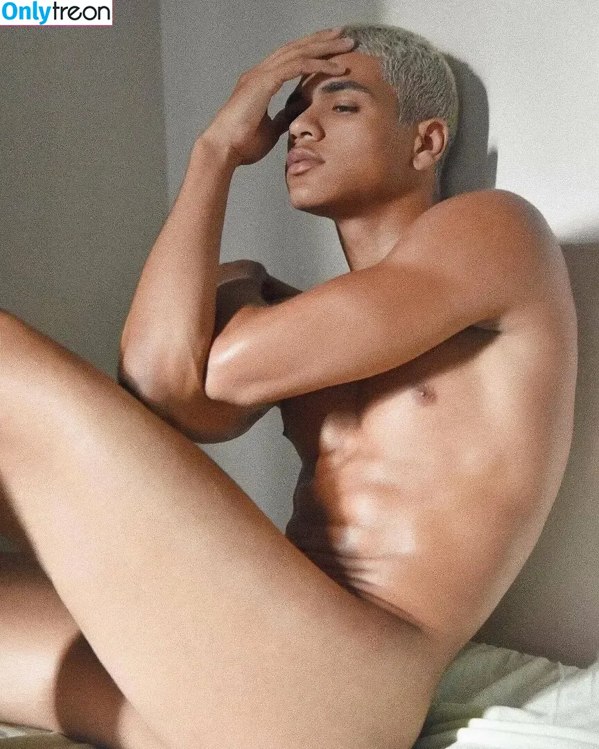 Pinheiro nude photo #0038 (Pinheiro)