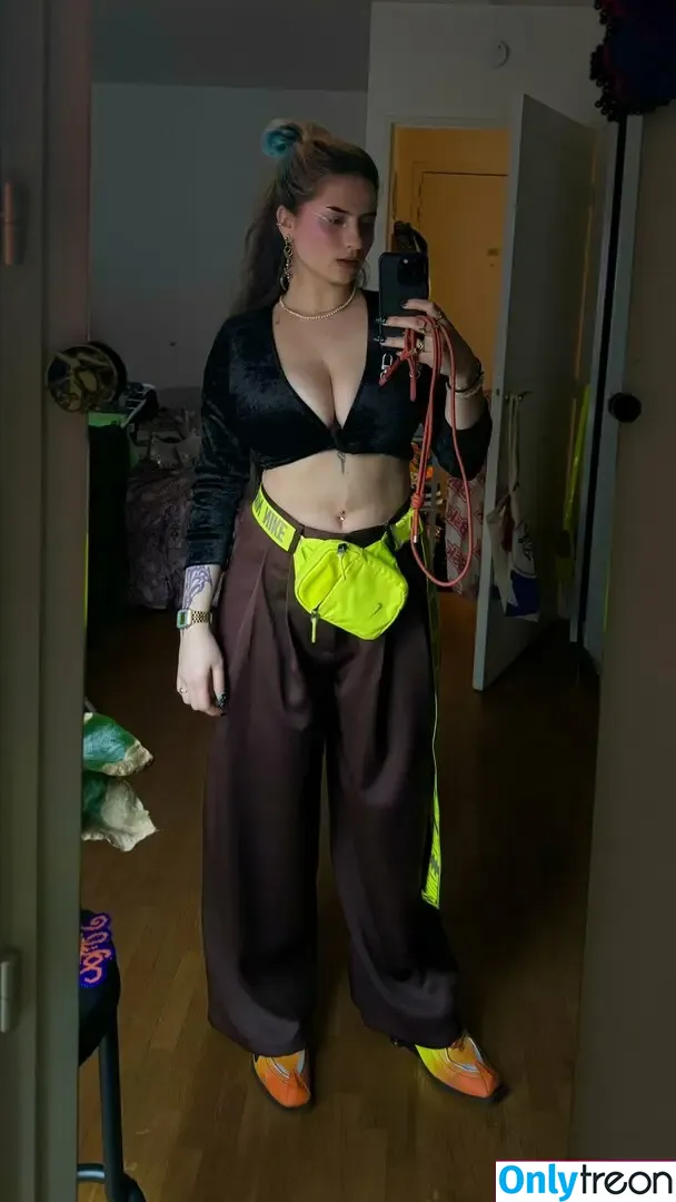 Pinkhololady nude photo #0009 (holaxhola)
