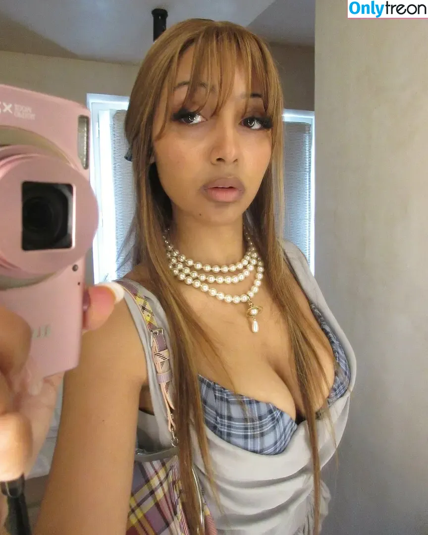 PinkPantheress nude photo #0073 (aloe_vera)