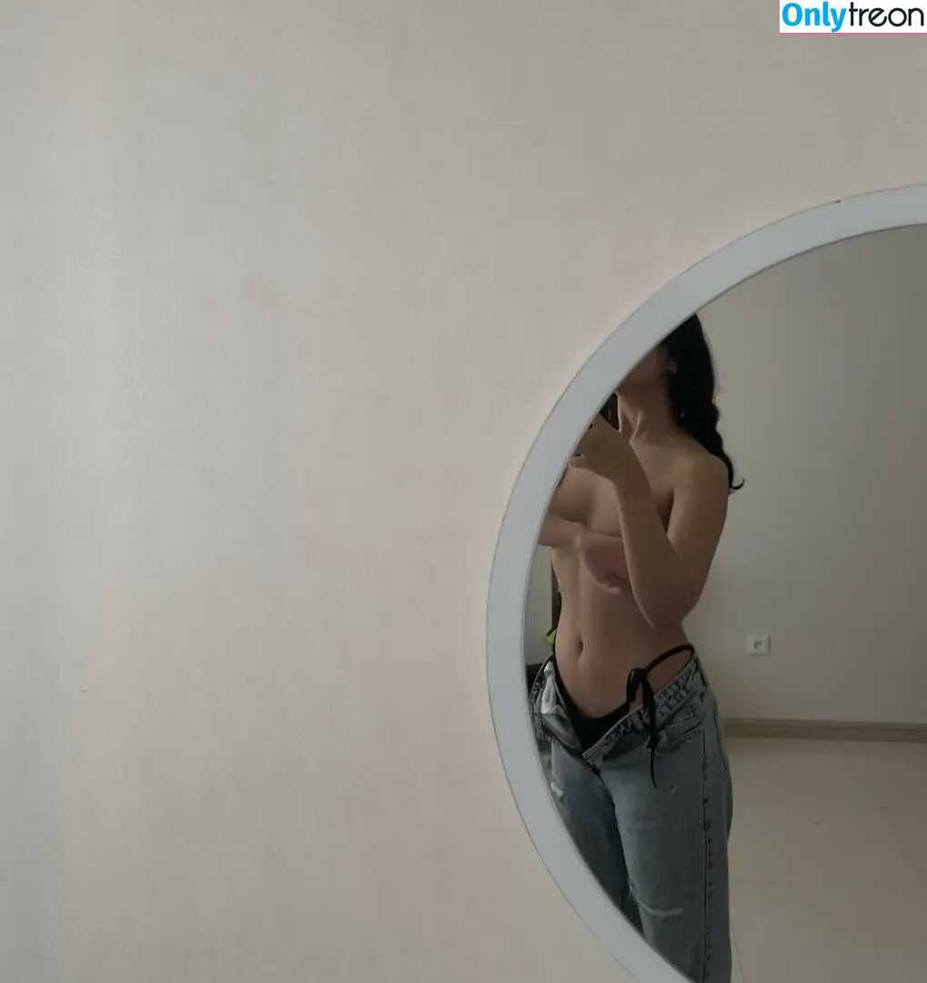 pishipishiani nude photo #0006 (peasandpies)