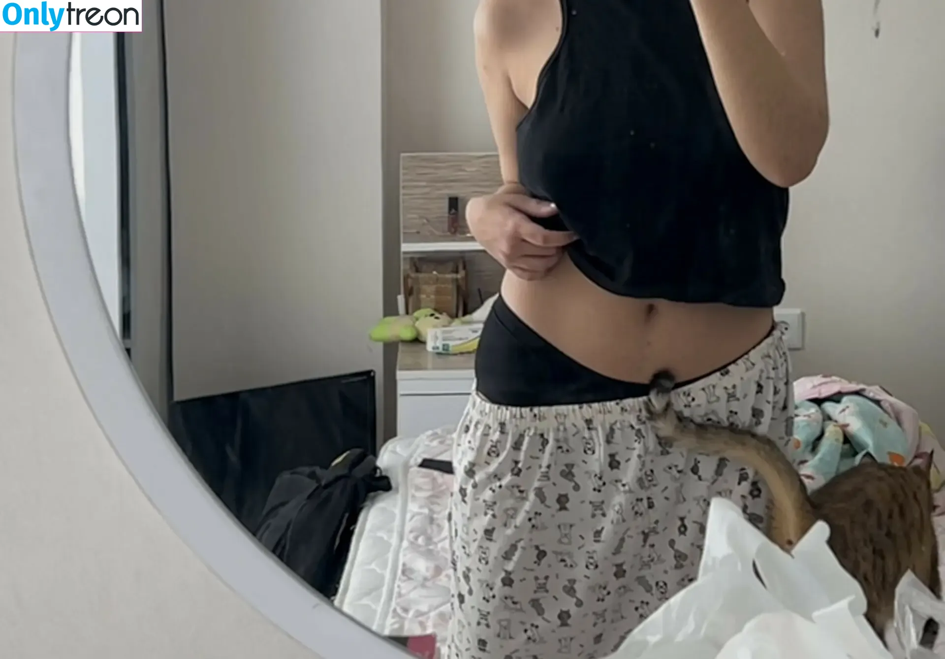pishipishiani nude photo #0008 (peasandpies)