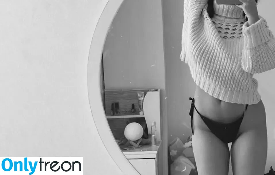 pishipishiani nude photo #0013 (peasandpies)