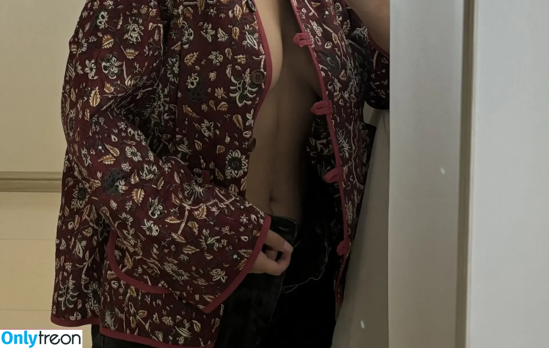 pishipishiani nude photo #0028 (peasandpies)