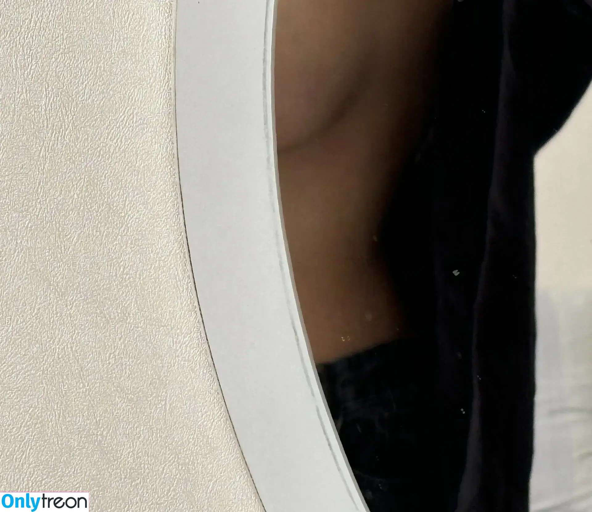 pishipishiani nude photo #0035 (peasandpies)
