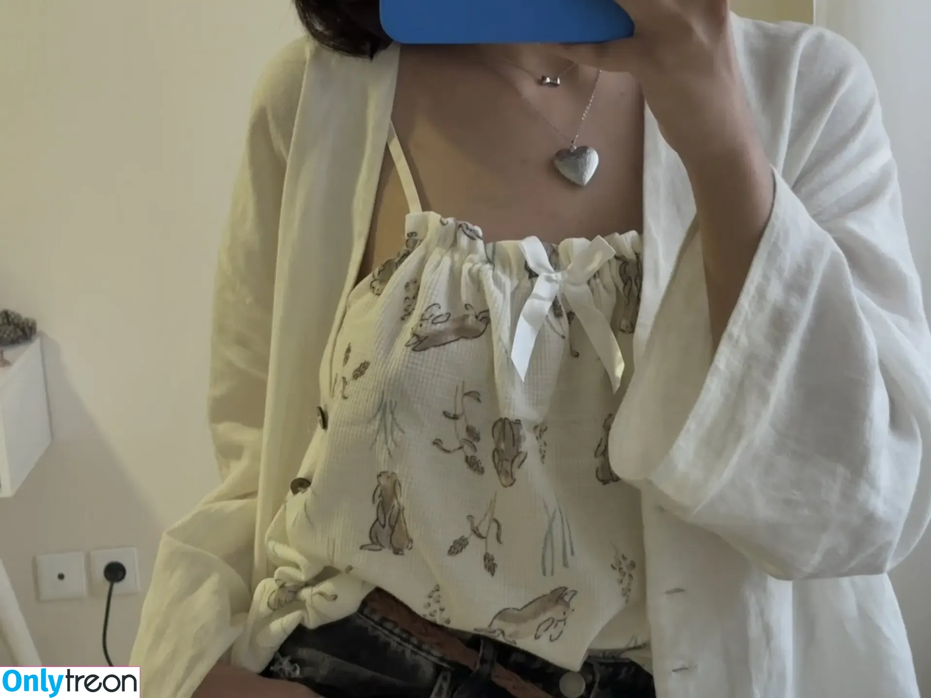pishipishiani nude photo #0038 (peasandpies)