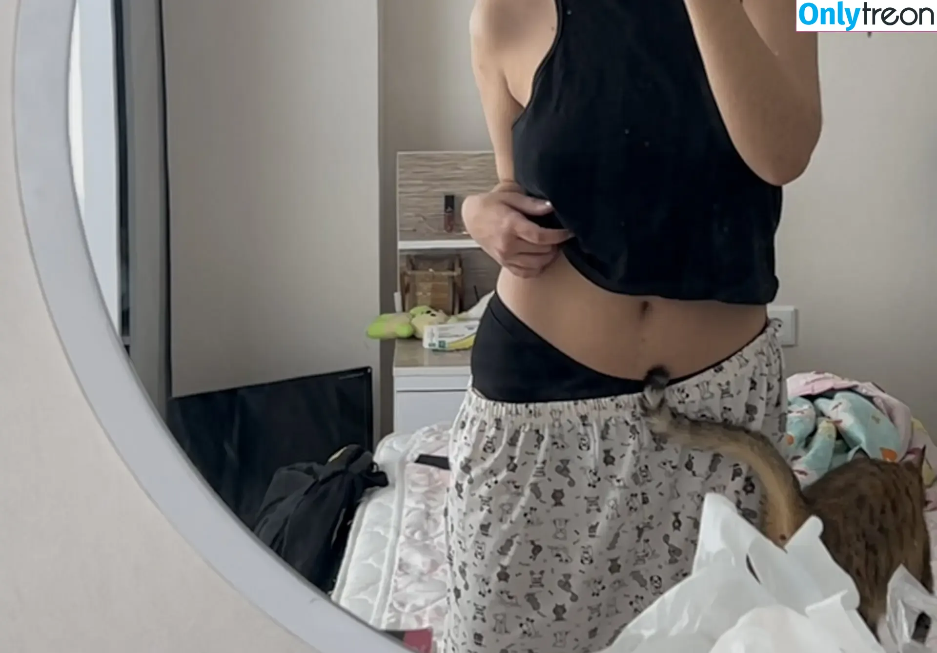 pishipishiani nude photo #0052 (peasandpies)