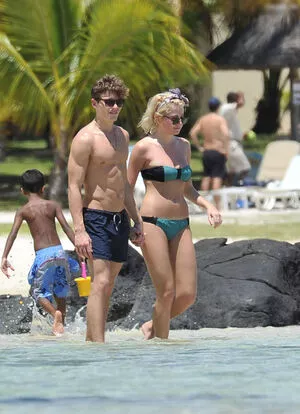 Pixie Lott / pixielott nude photo #0242