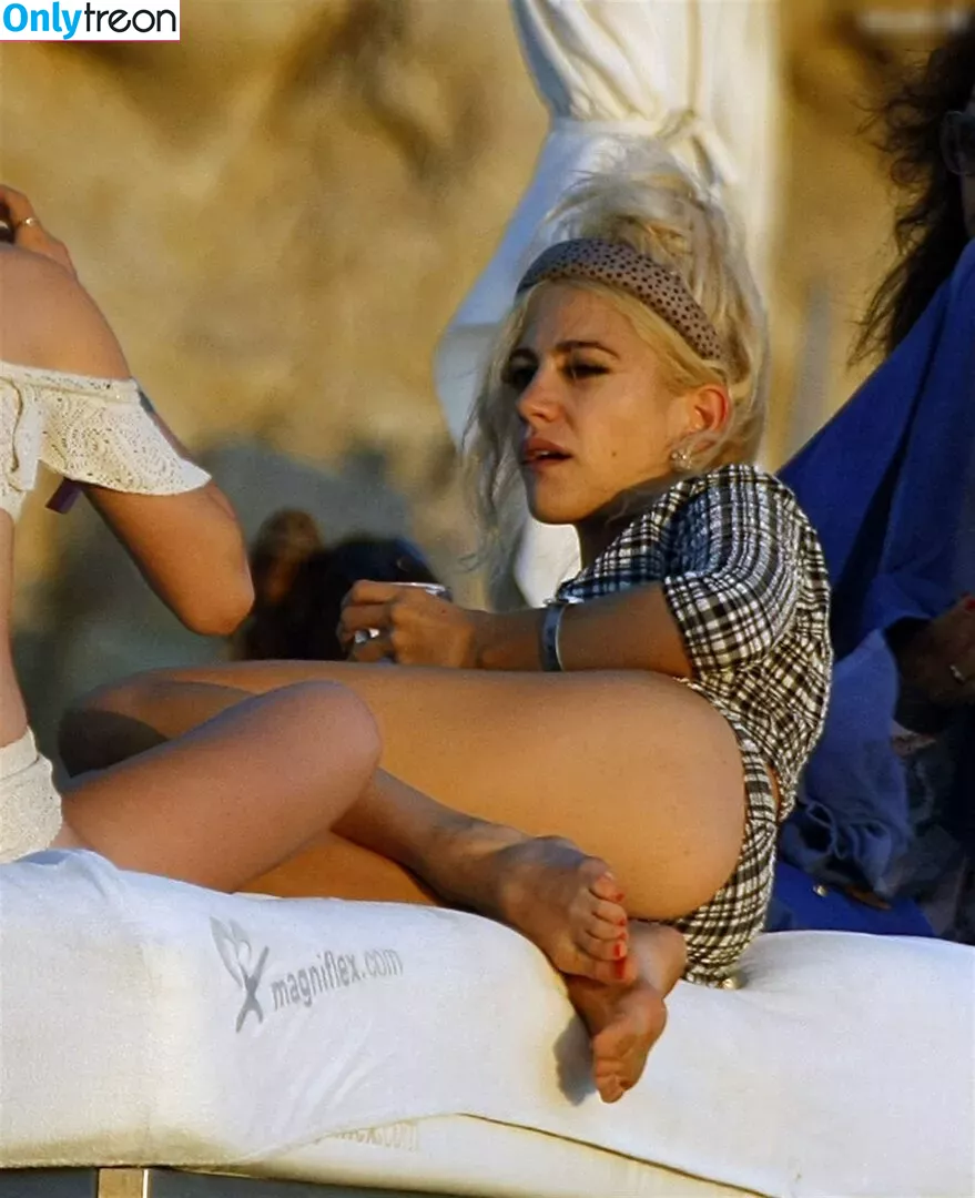 Pixie Lott nude photo #0083 (pixielott)