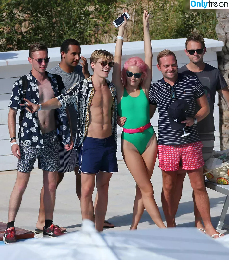 Pixie Lott nude photo #0196 (pixielott)
