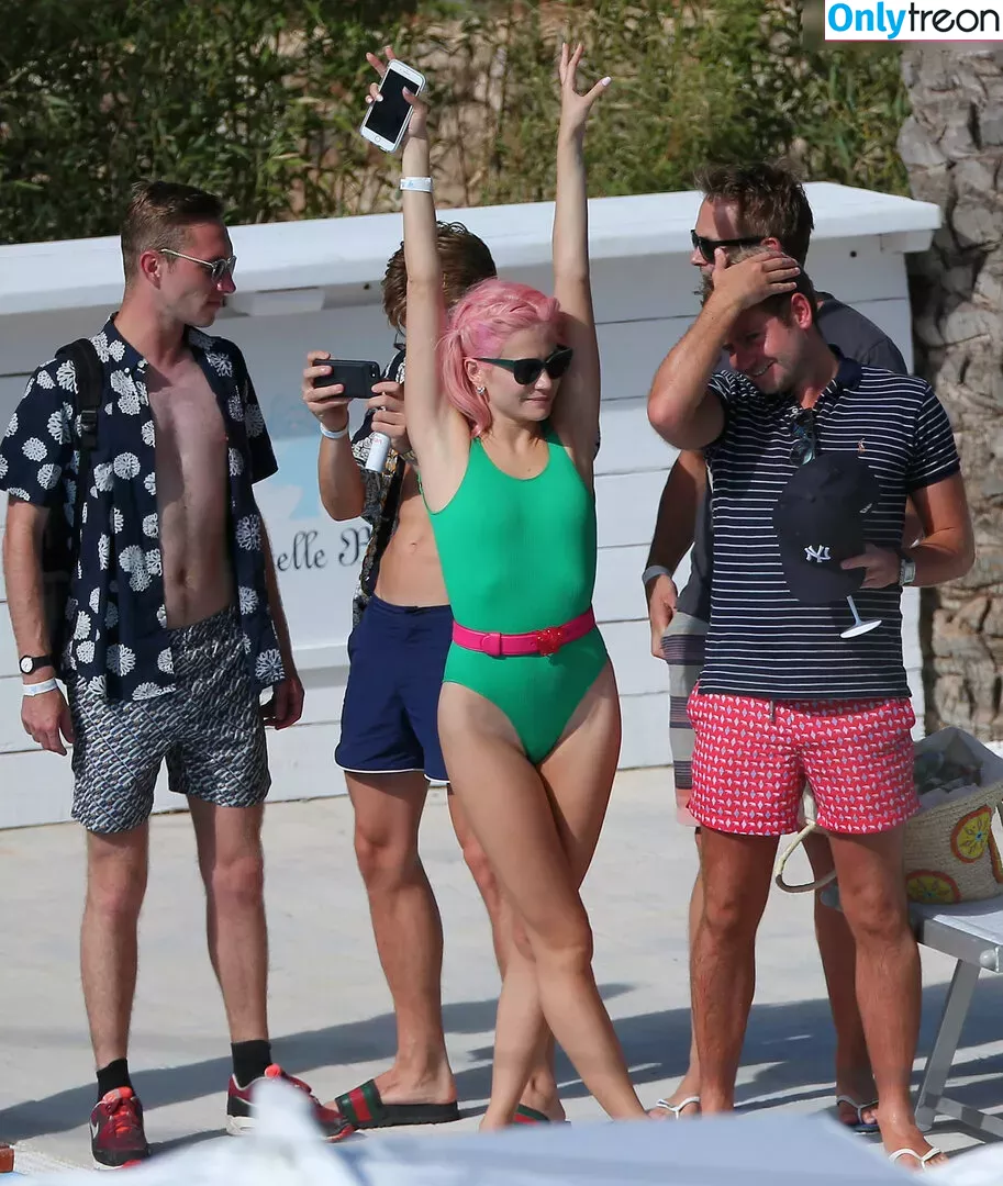 Pixie Lott nude photo #0198 (pixielott)