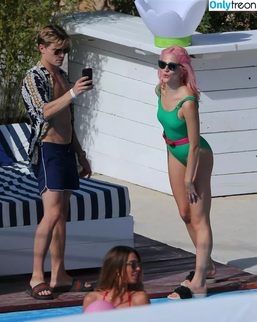 Pixie Lott nude photo #0199 (pixielott)