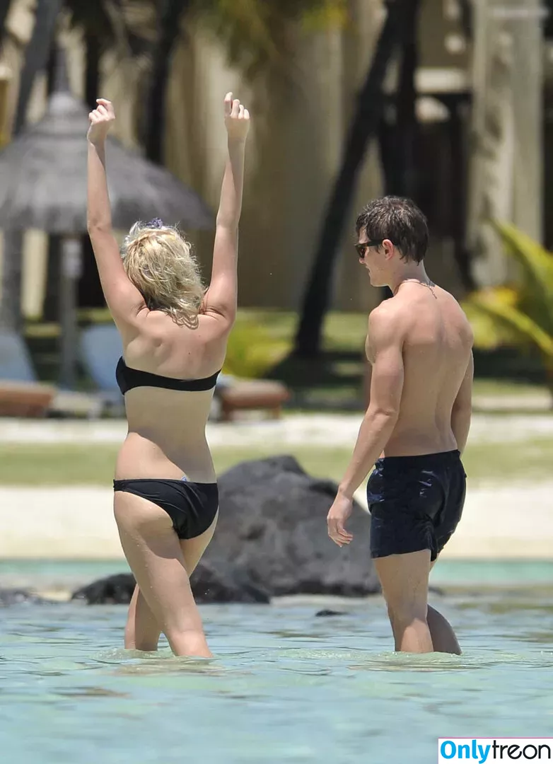 Pixie Lott nude photo #0250 (pixielott)