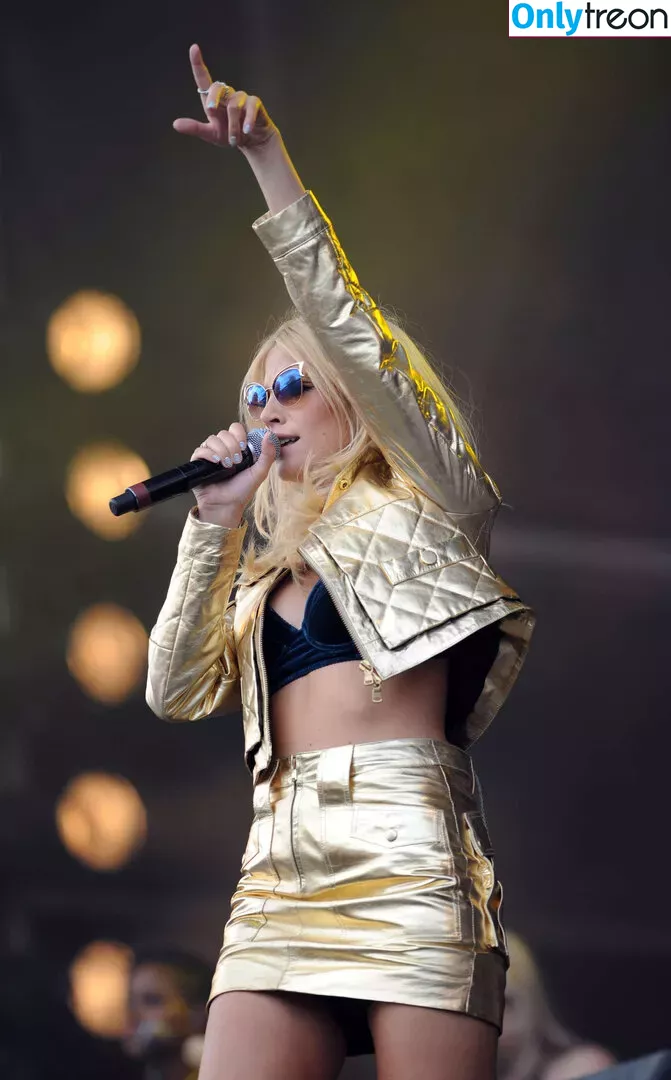 Pixie Lott nude photo #0266 (pixielott)
