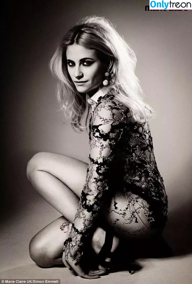 Pixie Lott nude photo #0270 (pixielott)