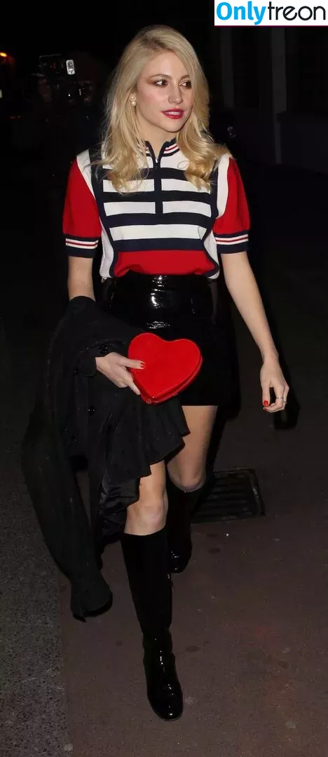 Pixie Lott nude photo #0296 (pixielott)