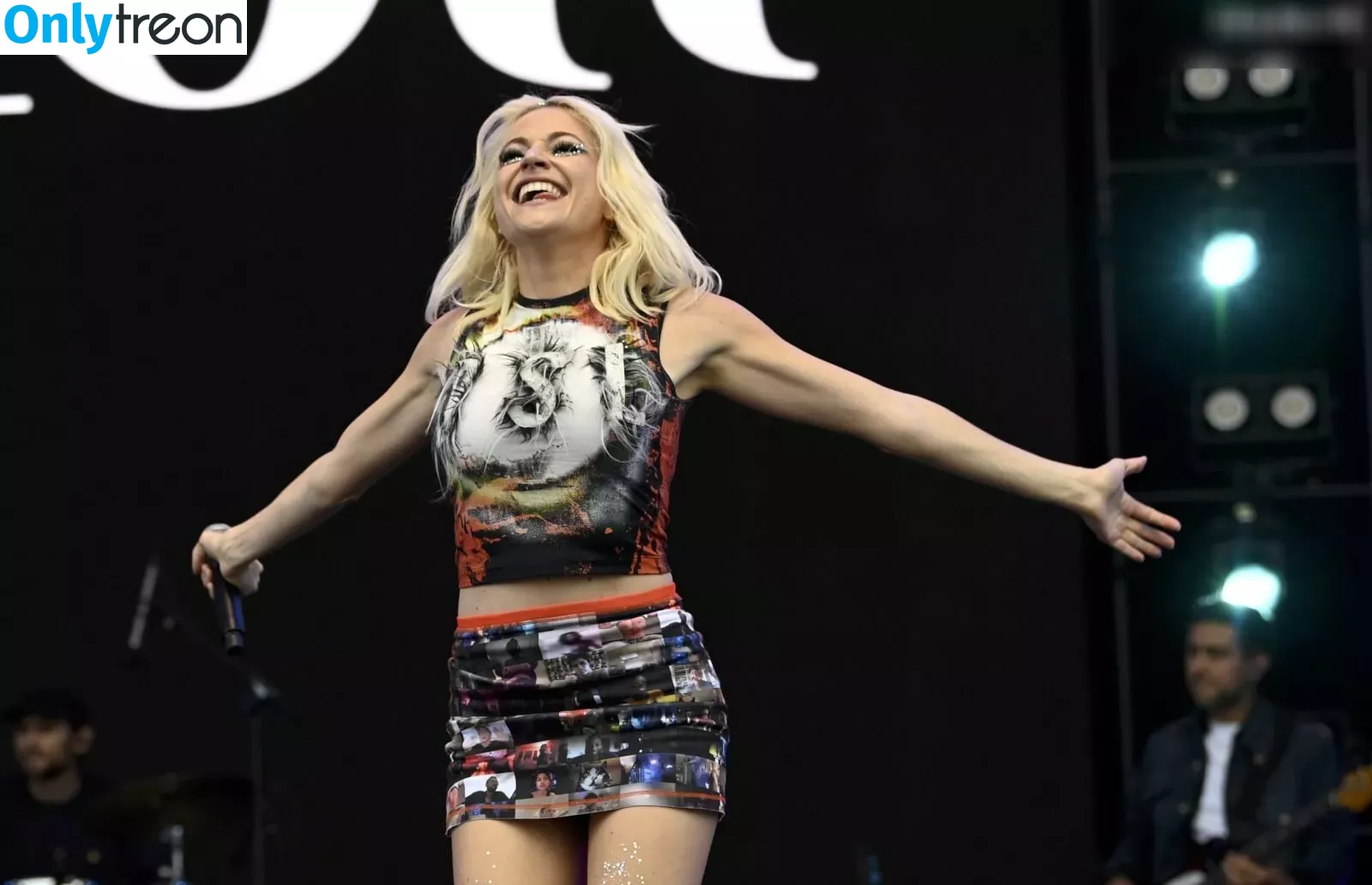 Pixie Lott nude photo #0359 (pixielott)