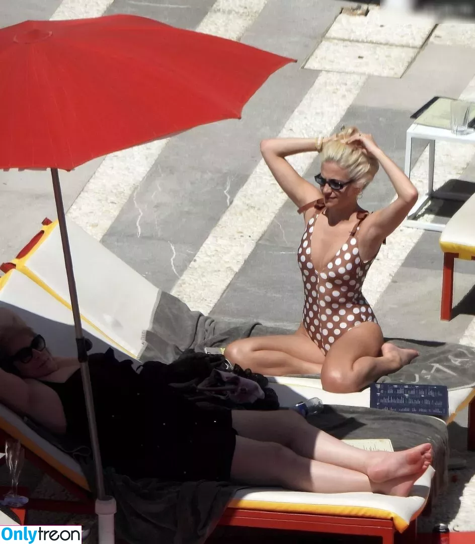 Pixie Lott nude photo #0397 (pixielott)