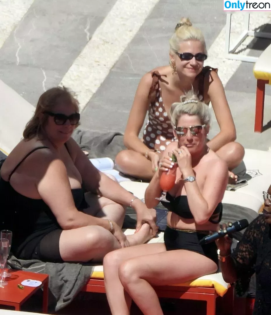 Pixie Lott nude photo #0408 (pixielott)