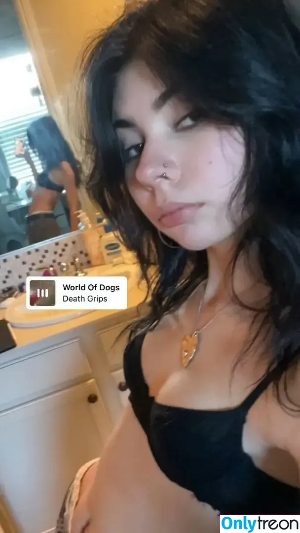 PizzL1zard / AphexTwink96 nude photo #0006 (PizzL1zard / girlwabasketofruit)