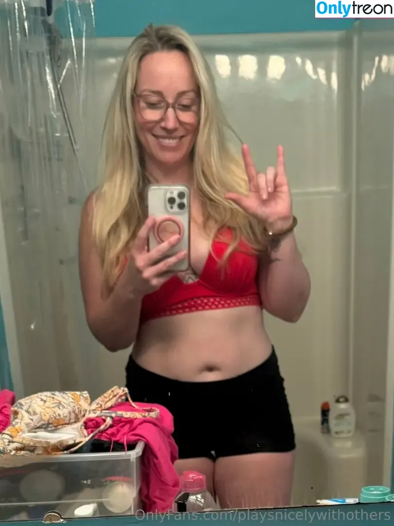 playsnicelywithothers nude photo #0017 (dotofsurryhills)