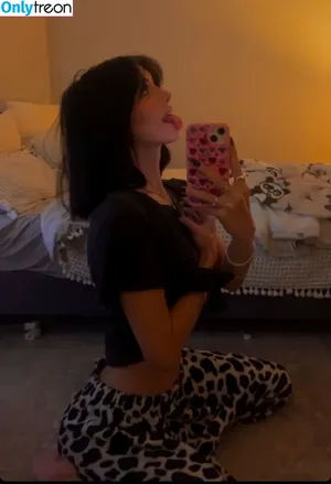 Please.kissme.iloveyou / Mayylillyy nude photo #0003