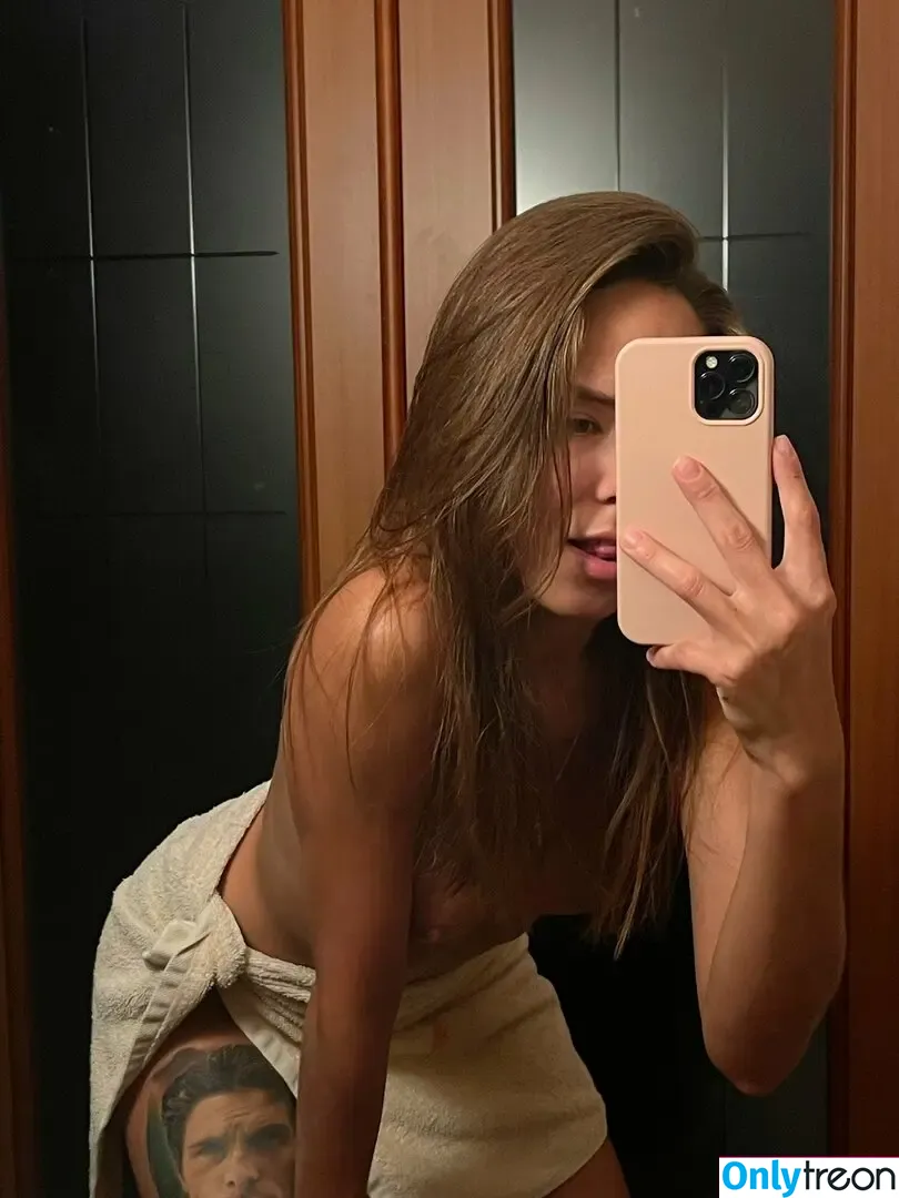 Poison_ivyy nude photo #0001 (kkrismiracle / poisoning_ivy)