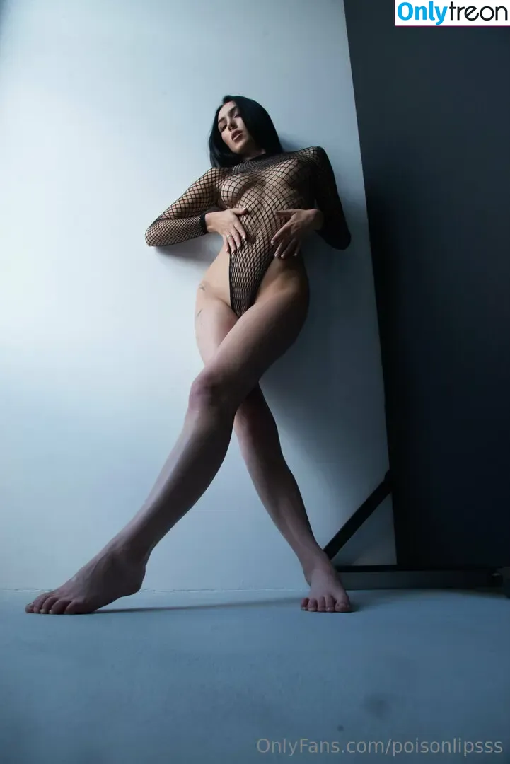 _Poison.lips_ nude photo #0007 (Veronika Batrak / poisonlipsss)
