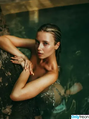 Polina Malinovskaya / polinamalinovskaya nude photo #0146