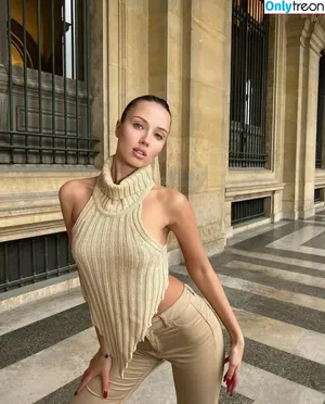 Polina Malinovskaya / polinamalinovskaya nude photo #0411