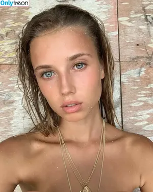 Polina Malinovskaya / polinamalinovskaya nude photo #0512