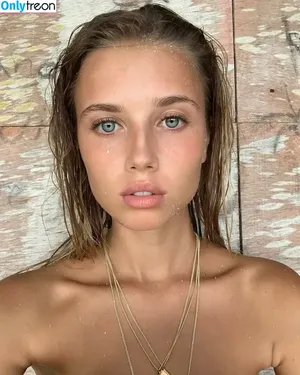 Polina Malinovskaya / polinamalinovskaya nude photo #0513