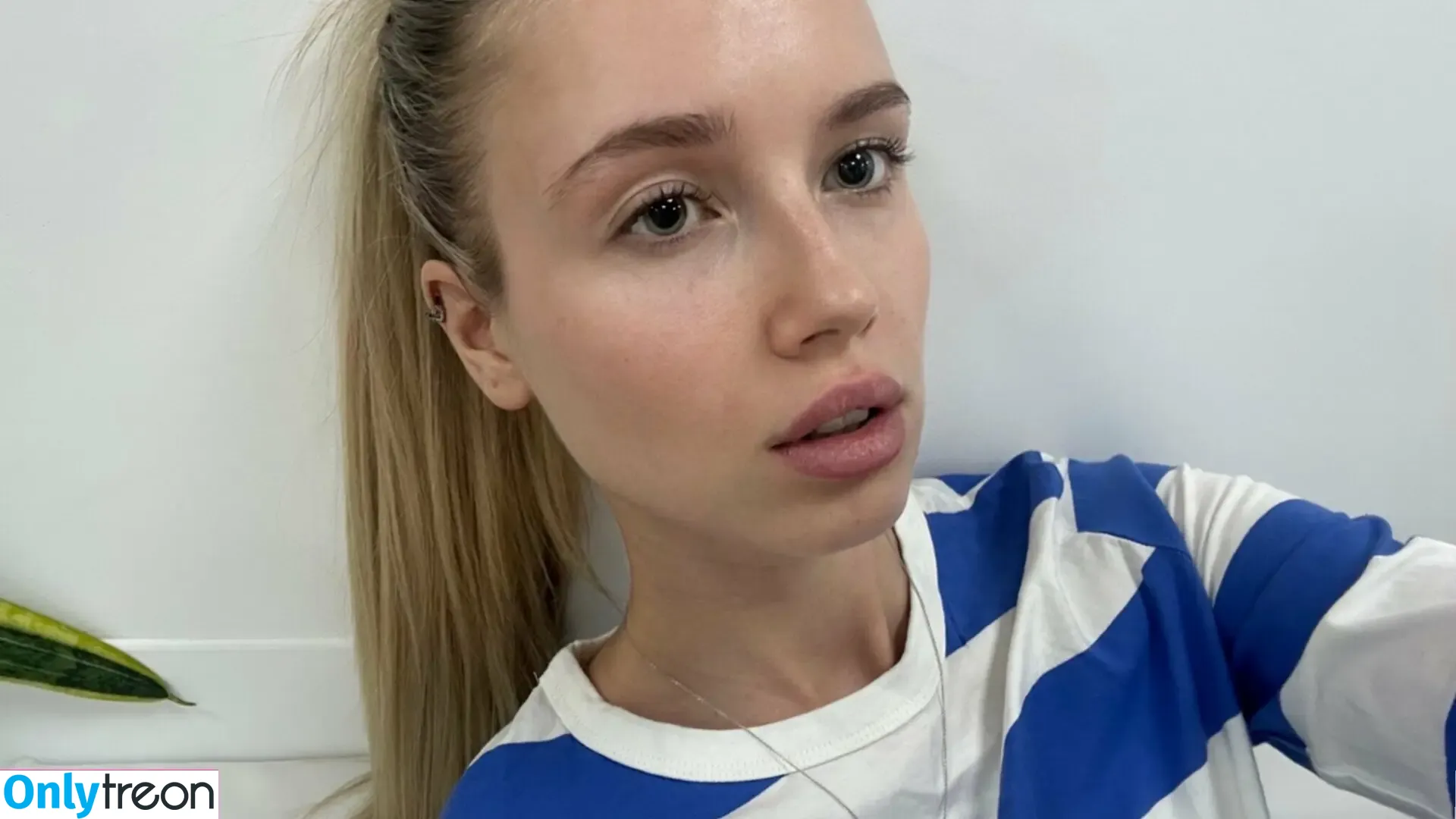 Polina Malinovskaya nude photo #0721 (polinamalinovskaya)
