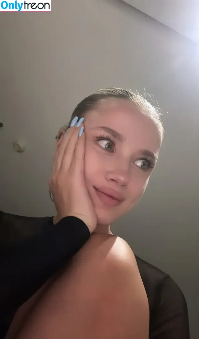 Polina Malinovskaya nude photo #0911 (polinamalinovskaya)