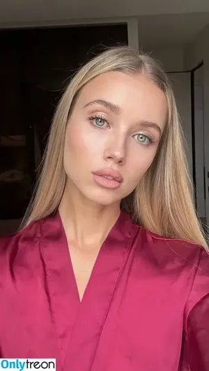 Polina Malinovskaya / polinamalinovskaya nude photo #1033