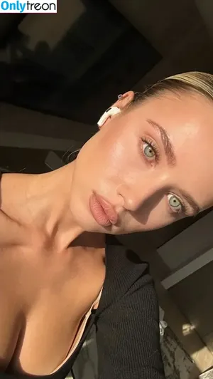 Polina Malinovskaya / polinamalinovskaya nude photo #1050