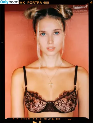 Polina Malinovskaya / polinamalinovskaya nude photo #1181