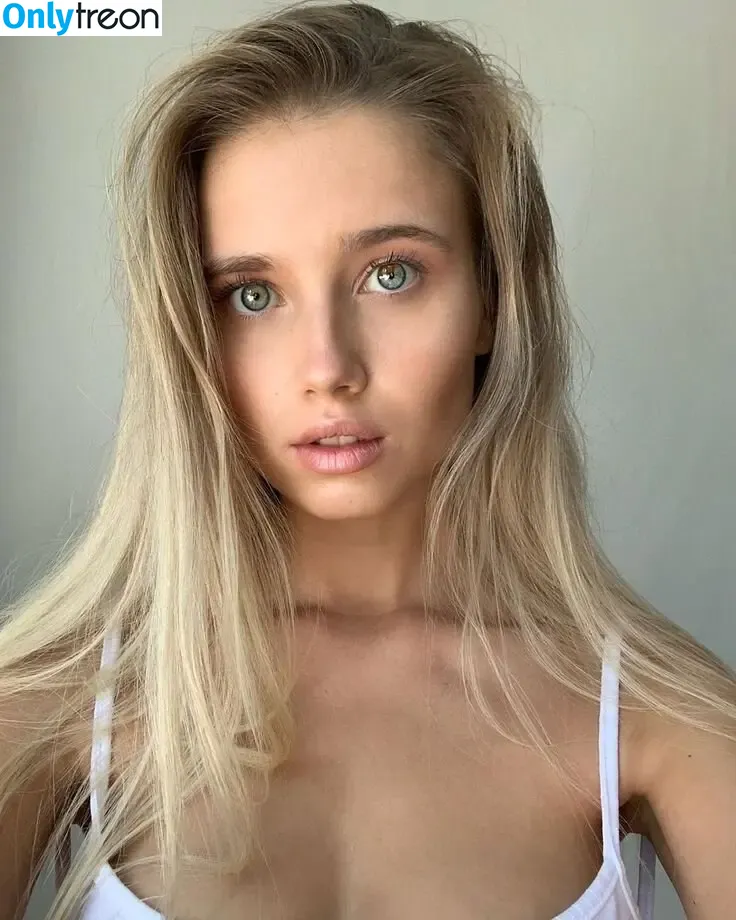 Polina Malinovskaya nude photo #1063 (polinamalinovskaya)