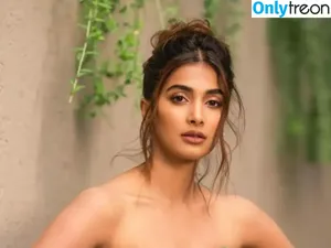 Pooja Hegde / hegdepooja nude photo #0119