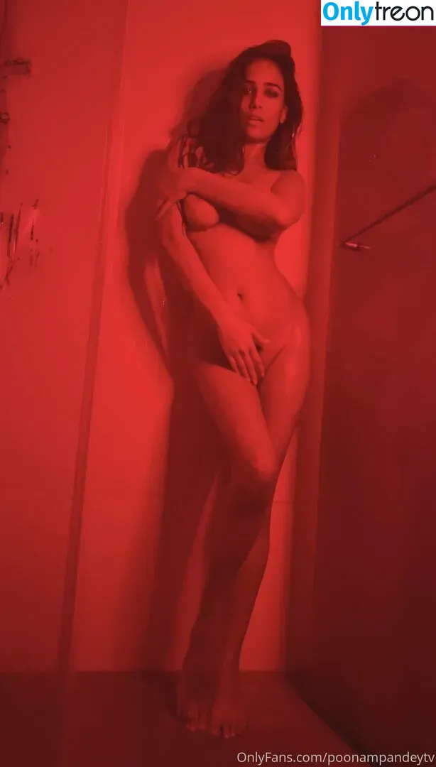 poonampandeytv nude photo #0020 (poonampandeytv)