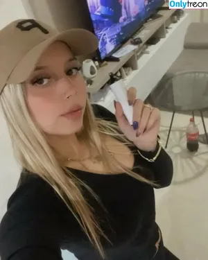 Poppy22 / im.poppy22 / poppyy22 nude photo #0010