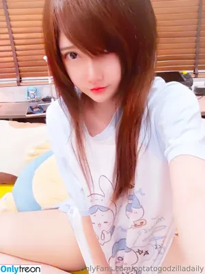 potatogodzilladaily / potato_godzilla nude photo #0008