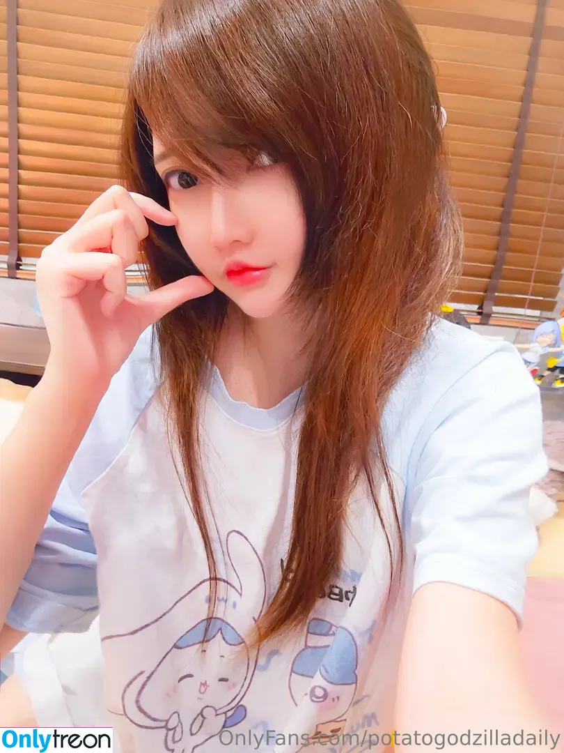 potatogodzilladaily nude photo #0007 (potato_godzilla)