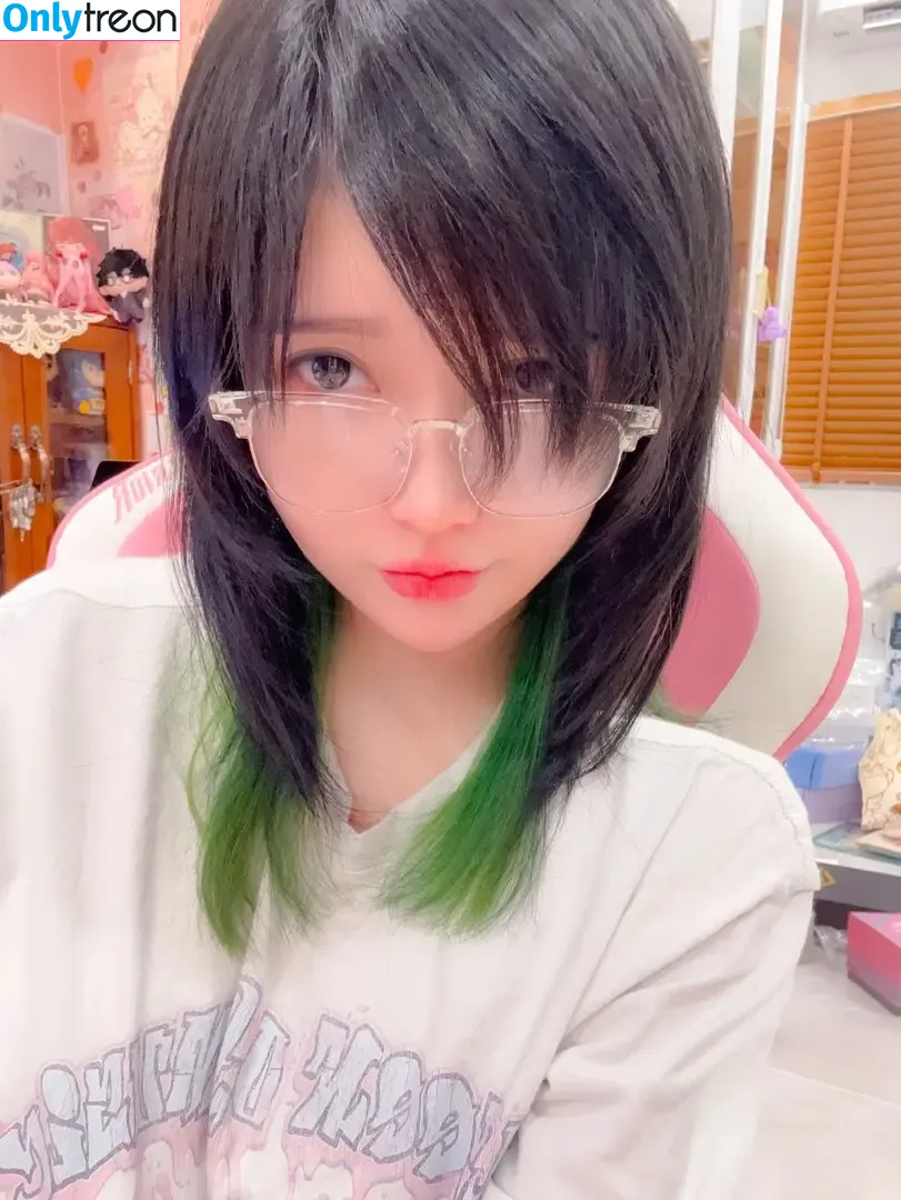 potatogodzilladaily nude photo #0067 (potato_godzilla)