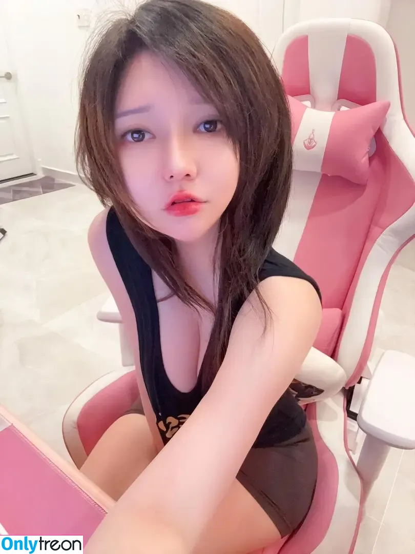 potatogodzilladaily nude photo #0068 (potato_godzilla)