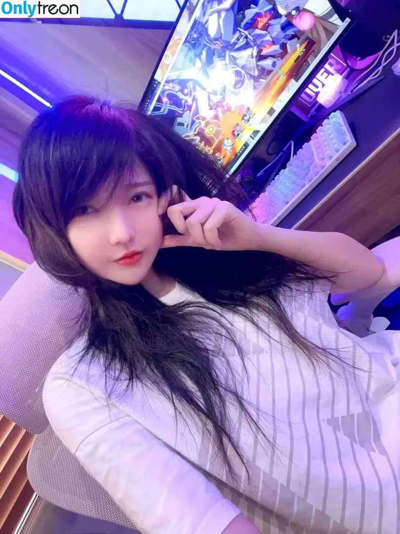 potatogodzilladaily nude photo #0079 (potato_godzilla)