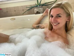 potprincess4200 / Caitie / hammlittle / supersimplecaitie nude photo #0034