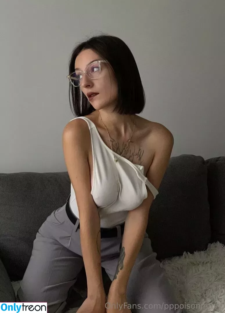 pppoisonnnivy nude photo #0106 (liz_05_dixson)
