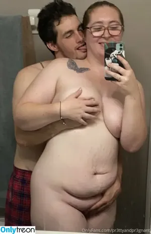 pr3ttyandpr3gnant / pr3ttybandit nude photo #0010